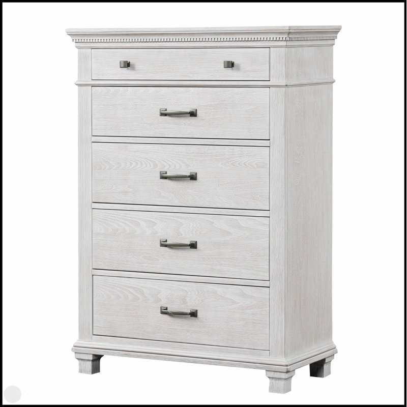 Commode transitionnelle grise patinée avec tiroirs en queue d'aronde, poignées en métal et moulures dentelées pour un rangement élégant