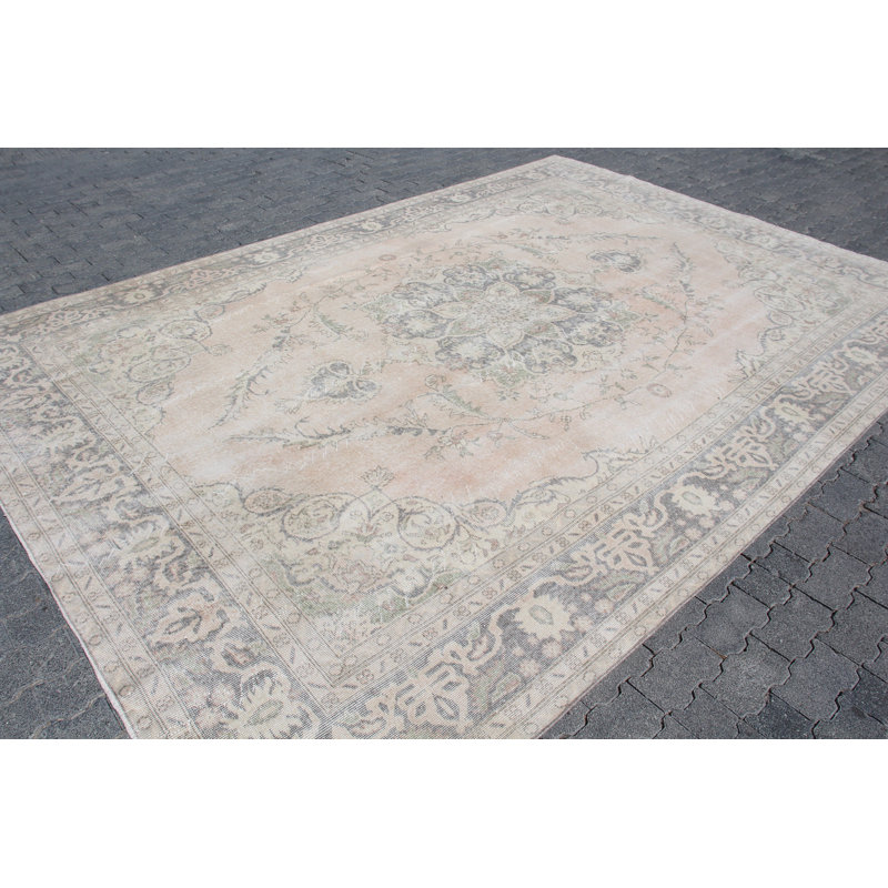 Grand tapis beige turc rétro avec des détails complexes parfaits pour les espaces sophistiqués