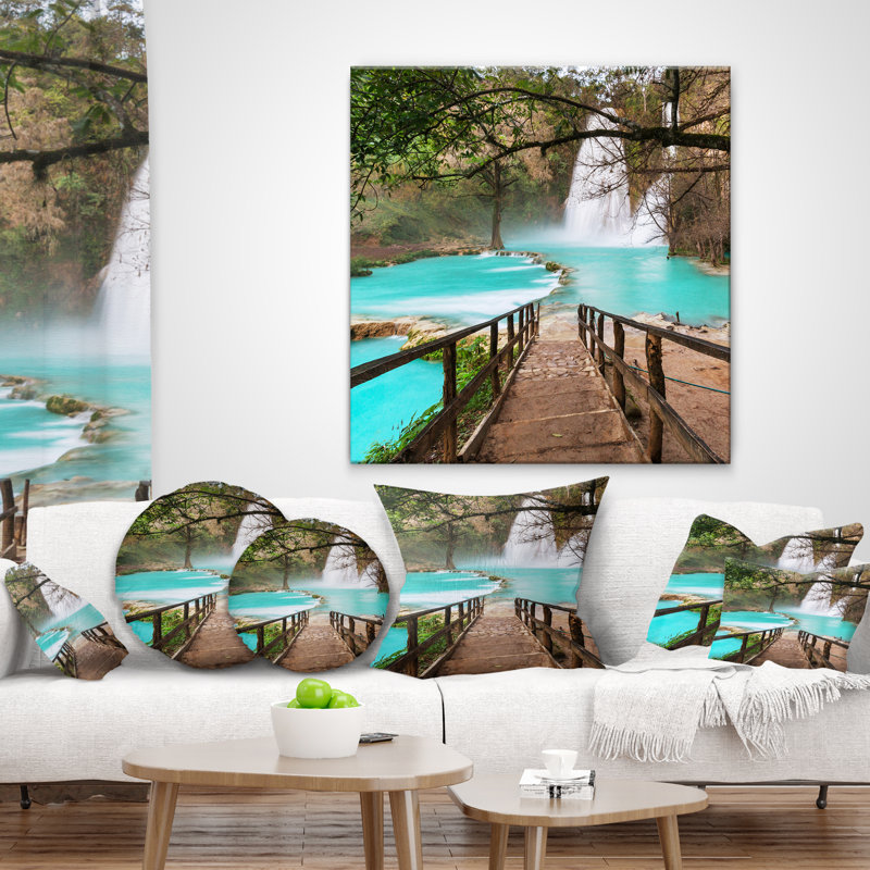 Coussin paysage escalier dans une magnifique cascade, 18 po x 18 po, Coussin décoratif