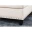 Beige en forme de L avec rangement, 4 sièges pour la fête, siège central rabattable, deux porte-gobelets, accoudoirs arrondis, capitonnage subtil, garniture cloutée, structure en bois massif et en bois d'ingénierie, rembourrage en mousse de 3 po