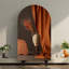 Armoire arquée avec tablettes et portes