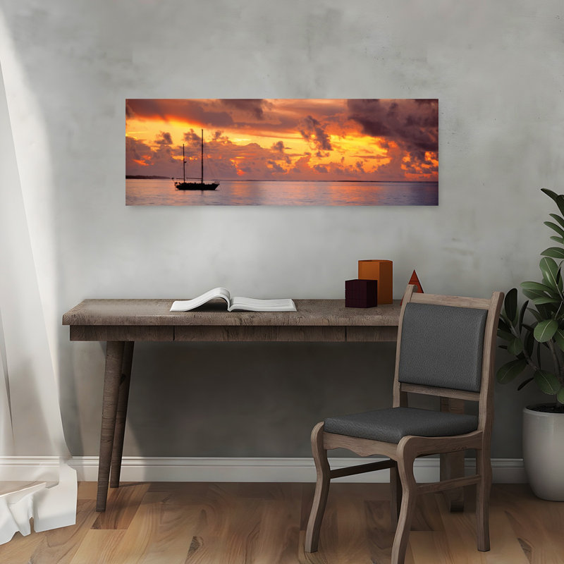 Bateau au coucher du soleil, H 12 po x l 36 po