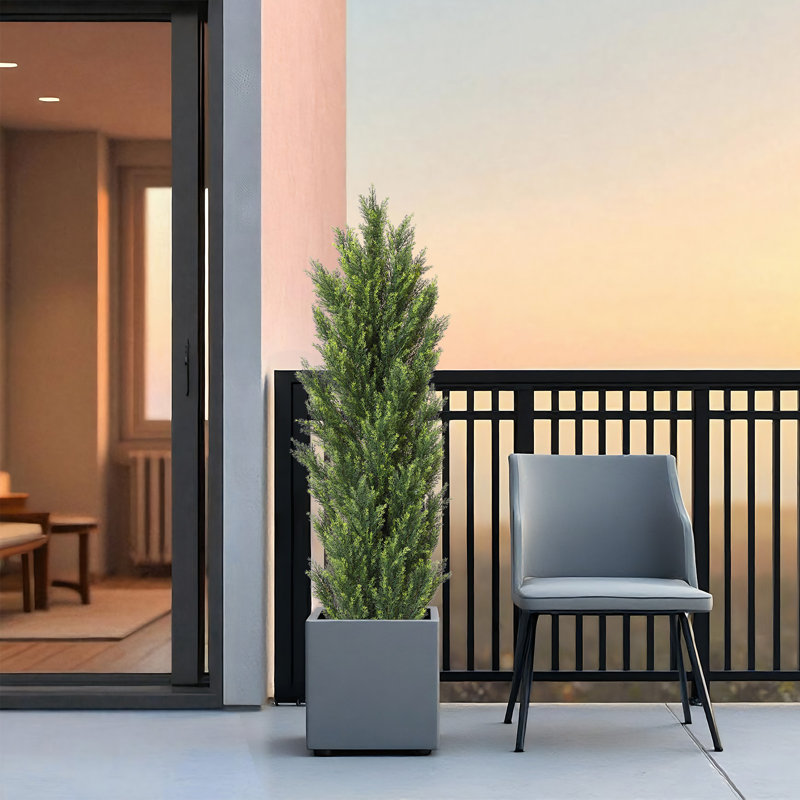 Faux cèdre en pot, H 60 po x l 14 po x P 14 po, Vert