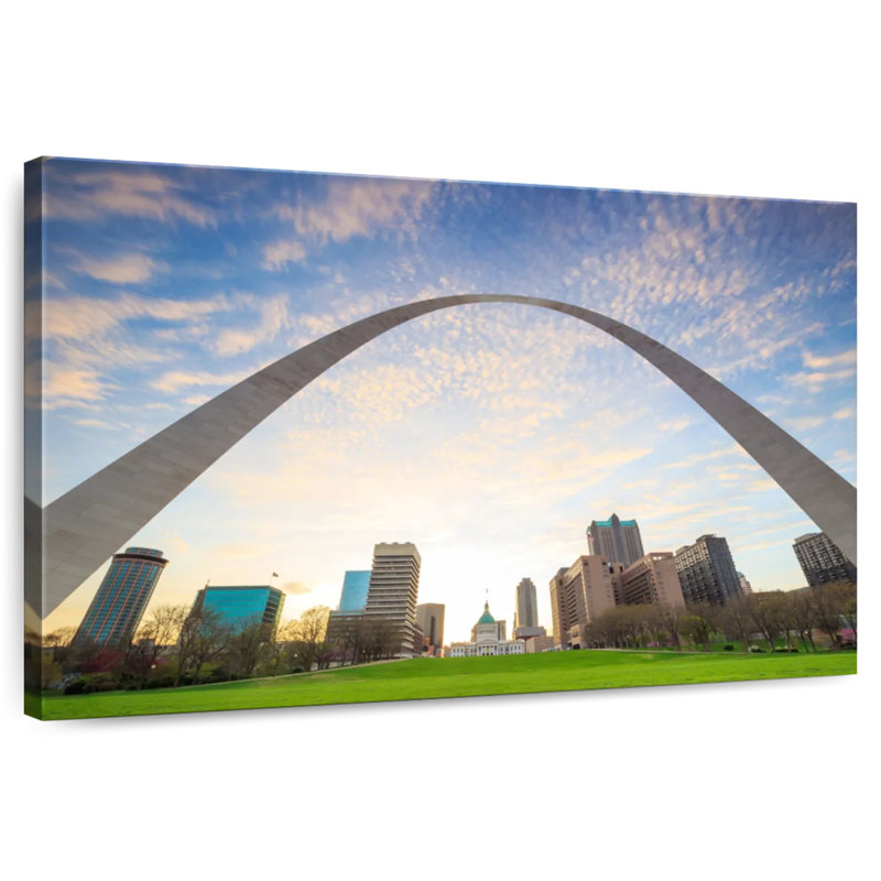 Nicci Under St. Louis Arch, 16" H x 24" W
