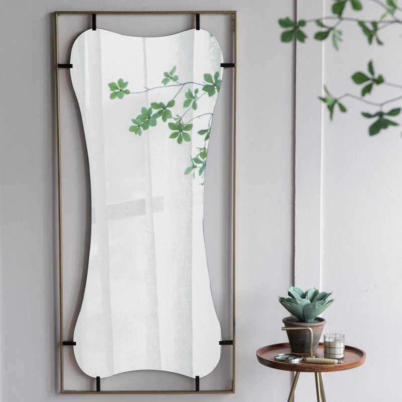 Miroir Poppy avec cadre en métal doré