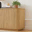 Meuble télé avec buffet à motif ondulé et armoire à rayures verticales en bois pour cuisine / chambre à coucher / vestibule. Naturel, l 64 po x P 15 po x H 24 po.-1584203551