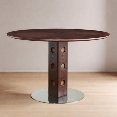 Table ronde en bois massif de style français rétro.