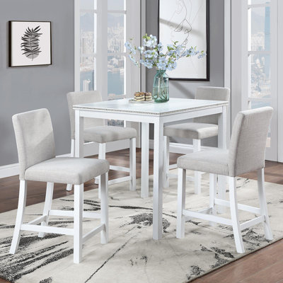 Ensemble de 5 tables à hauteur de comptoir, ensemble de table de cuisine en bois avec table carrée et 4 chaises rembourrées, table de salle à manger à hauteur de comptoir avec décoration en cristal et ensemble de chaises pour la cuisine, la salle à manger, blanc