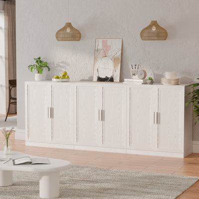 Buffet à portes en bois avec tablettes réglables