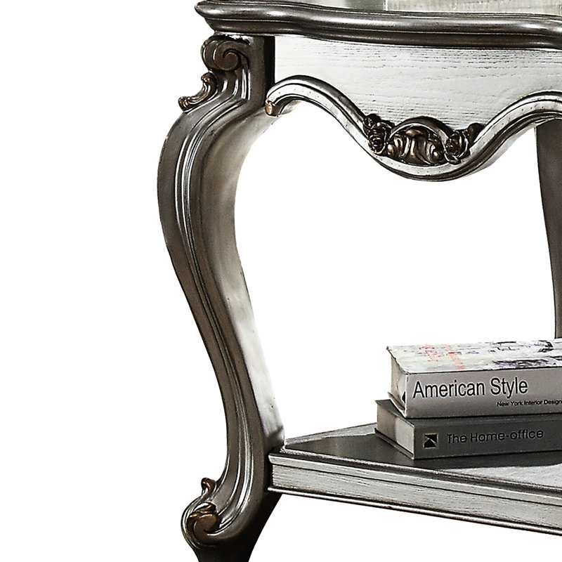 Table de bout en platine antique avec surface en bois festonné et tablette de rangement