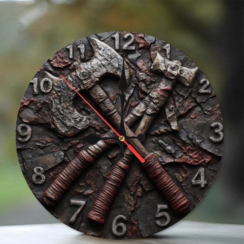Axes croisés sur une horloge rocheuse