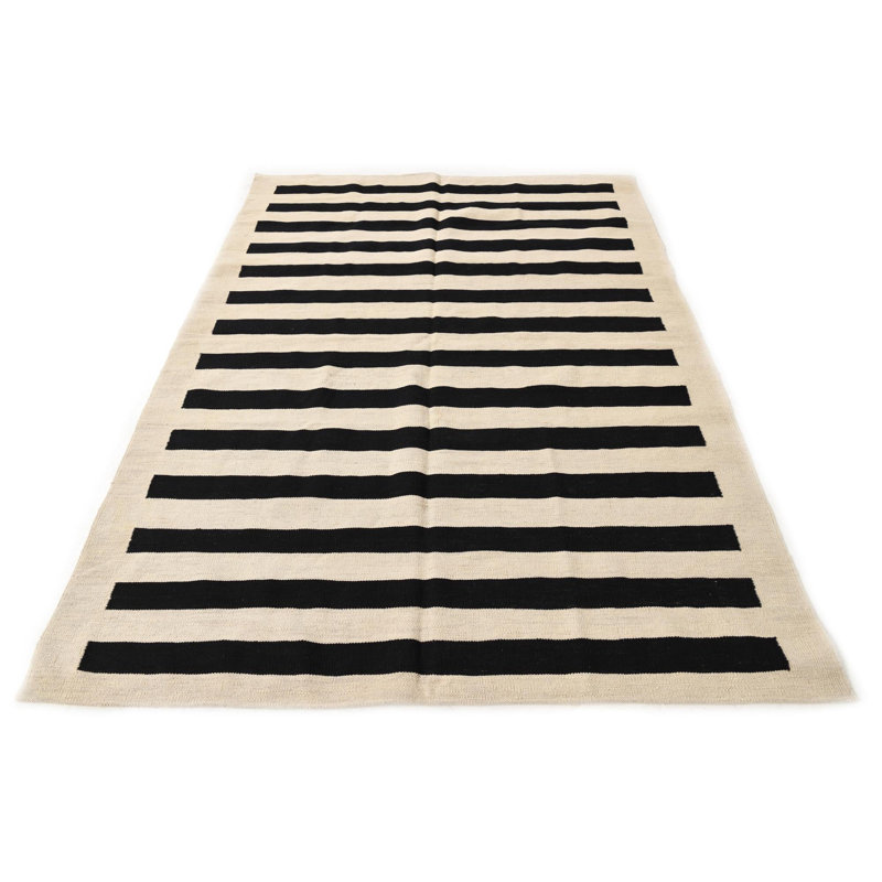 Tapis noir et blanc 5 x 8 Pinkerton