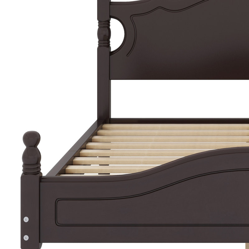 Lit plateforme de style rétro avec support en lattes de bois