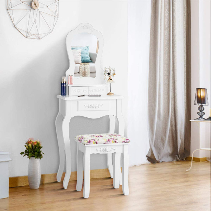 Nashwauk Dressing Table with Mirror