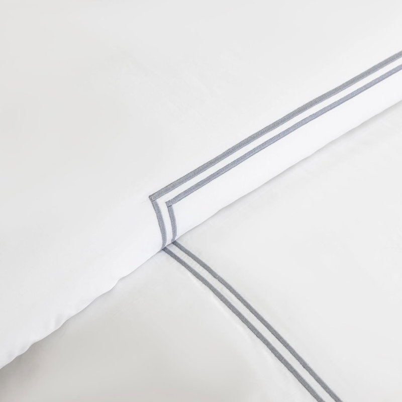 Housse de couette blanche Dreamology, 100 % coton brodé, 3 pièces (taille King)

Satin T300 doux, léger et respirant, housse de couette King avec 2 taies d'oreiller, fermeture éclair (gris)