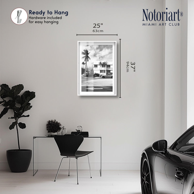 «Going Left Shadowbox» par Notoriart, H 37 po x l 25 po, Blanc
