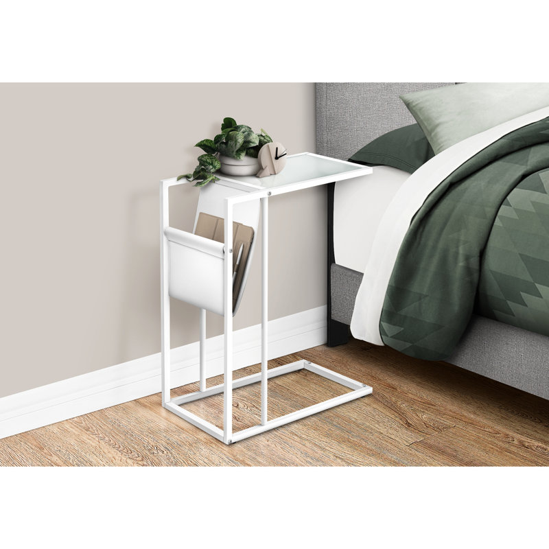 Table d'appoint Murna, en forme de C, bout, côté, collation, rangement pour magazines, salon, chambre à coucher aspect cuir, métal, contemporain, moderne