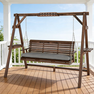 Balancelle de jardin - conversation extérieure en bois avec coussin ergonomique rembourré, tablettes latérales et système de suspension sécurisé. Bois de sapin résistant à la fissuration, siège d'une pièce d'une capacité de 726 lb, encastré