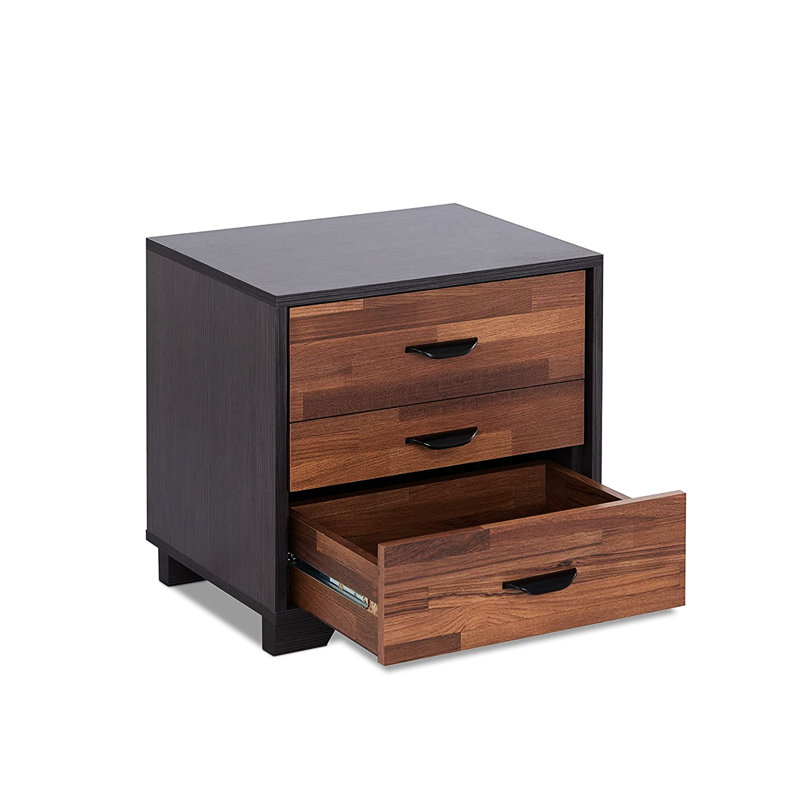 Et table de chevet en noyer avec 3 tiroirs - Décoration de table de chevet moderne