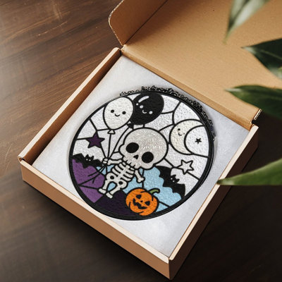 Mignon panneau de verre à vitrail squelette Holdin pour décoration de fenêtre