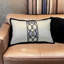 Housse de coussin lombaire brodée