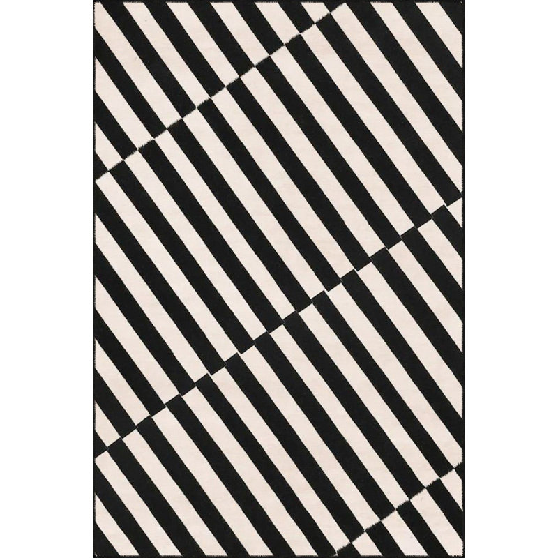 Tapis décoratif moderne crème noir à motif de croix, Sous-tapis rectangulaire 5 pi 1 po x 7 pi 7 po inc