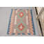 Tapis turc à motif géométrique antique en mauve rustique pour un espace invitant