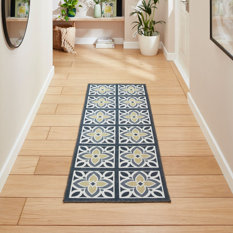 Victoria Area Rug, Runner 2'5" x 7'6"