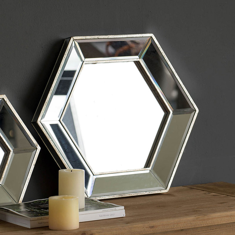 Miroir décoratif 20 po x 18 po en verre hexagonal, s'adaptant à divers thèmes intérieurs muraux modernes 20,7 x 1,6 x 17,9, convenant à plusieurs pièces