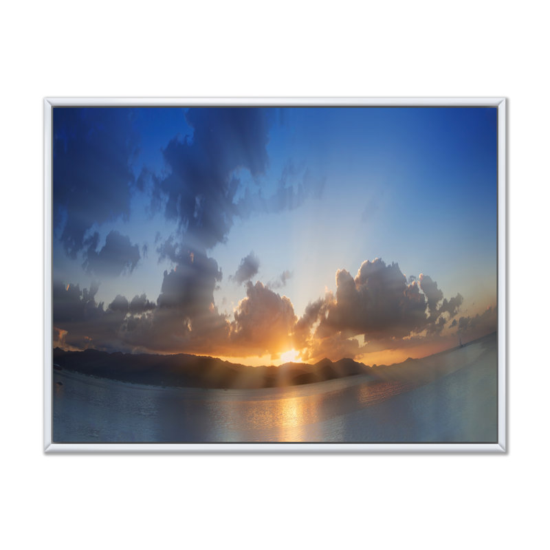 Dramatic Tropical Beach Sunset II - peinture sur toile, H 8 po x l 12 po x P 1 po, Cadre flottant blanc