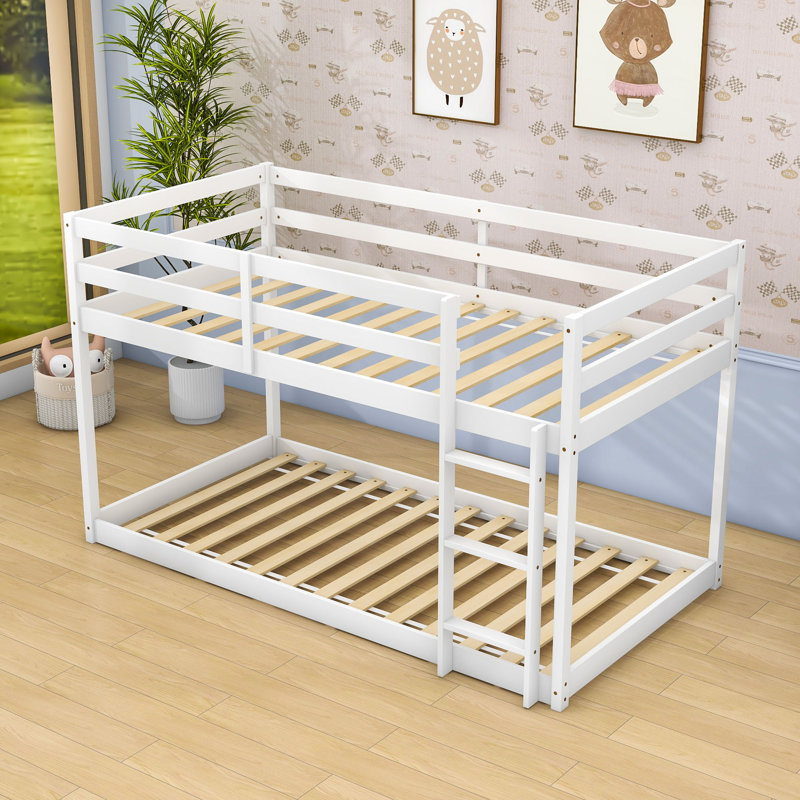 Lit superposé simple au-dessus d'un lit simple en bois, Blanc