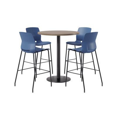 Ensemble repas pour 4 personnes à hauteur de bar