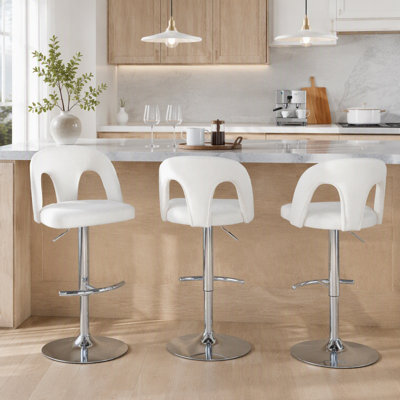 Tabouret de bar réglable en métal chromé et tissu blanc neige avec repose-pieds arrondi en T - ensemble de 2