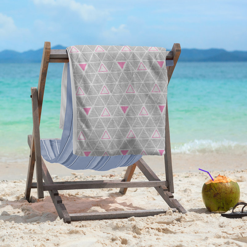 Serviette de plage classique à motif de triangles dessinés à la main, Vert/rouge
