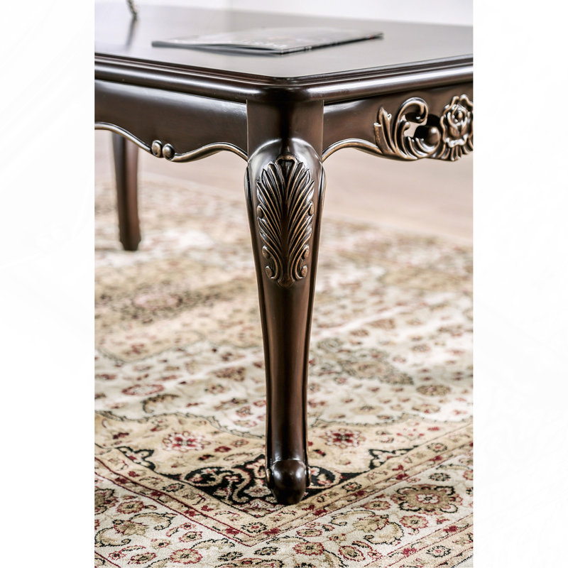 Table basse traditionnelle avec pieds incurvés, conception sculptée, structure en bois massif, finition Java.