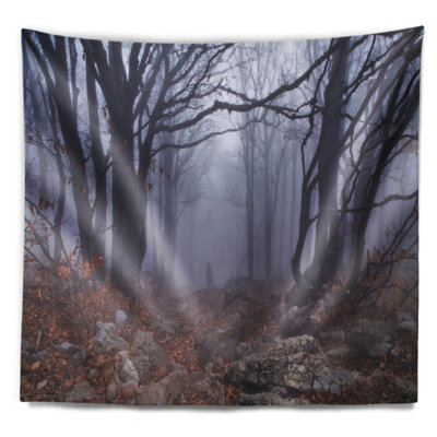 Tapisserie d'automne sombre et brumeux