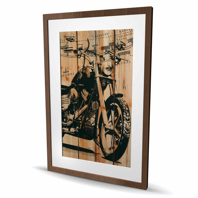 Motocyclette sur fond de bois - «Man Cave Decor», reproduction encadrée, H 36 po x l 24 po