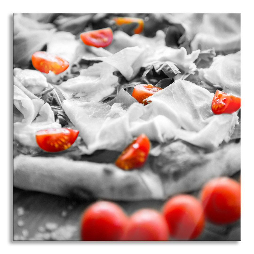 Glasbild "Pizza mit Schinken und Tomate "