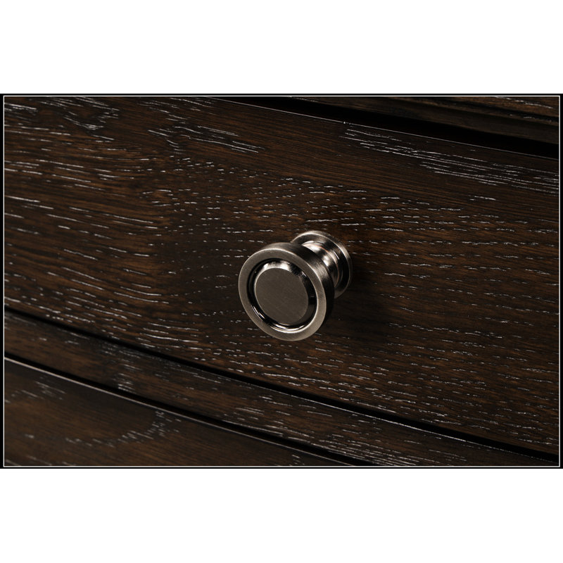 Commode à six tiroirs brun antique avec fond doublé de cèdre, parfaite pour le rangement et l'organisation élégants