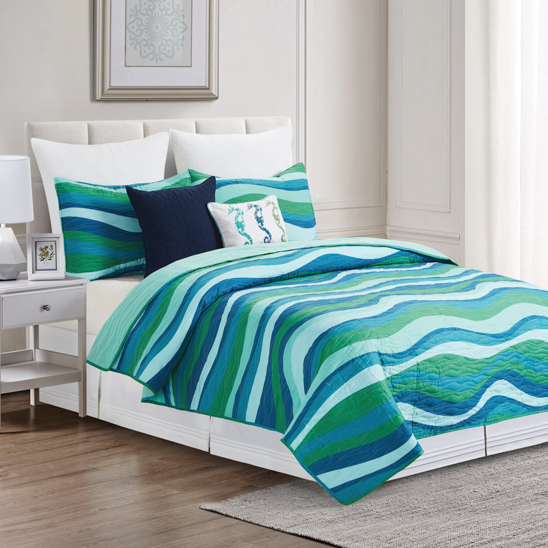 Ashton Coastal Waves Quilt, Blue, Queen Quilt + 2 Shams