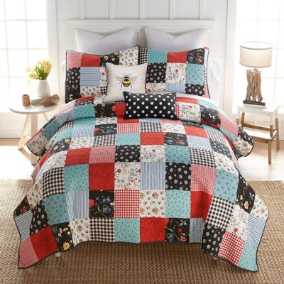 Donna Sharp Wild One Patch 3PC Traditional Queen Pieced Cotton Quilt Set