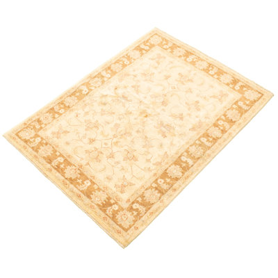 Tapis de bois one-of-kind à la main-noué la 2010 ushak crème/brun clair 5 pi x 6 pi 10 po Limoges