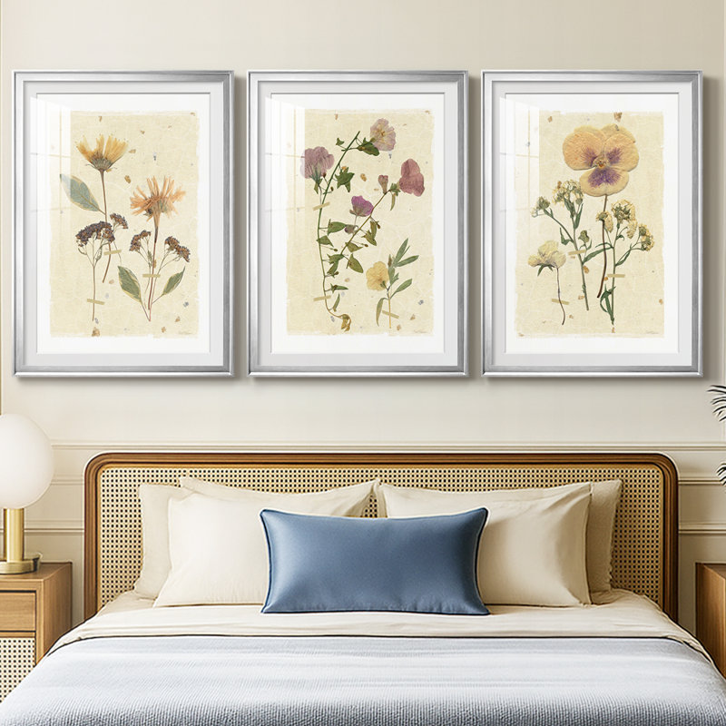 Coquelicot irisé bleu I - reproduction sur mesure encadrée de qualité supérieure - 3 pièces, H 21 po x l 30 po