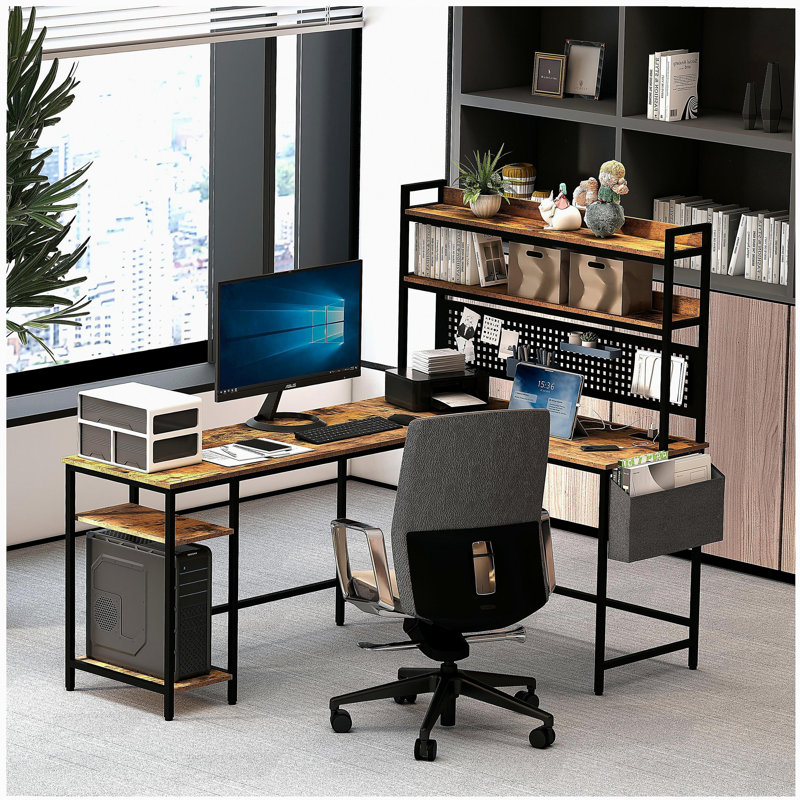 Bureau en L, bureau d'ordinateur en coin réversible avec prise de courant et lumière DEL, bureau de jeu avec tablette de rangement et support pour écran, brun rustique