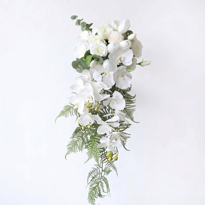 Bouquet de mariée en cascade de 15,7 pouces en cascade pour la mariée avec une rose blanche artificielle et une fleur de phalaenopsis