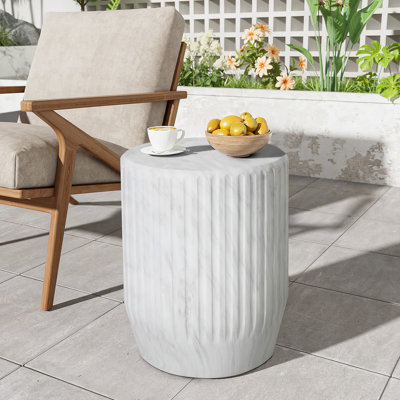 Table d'appoint d'extérieur sculptée Cicci, blanc