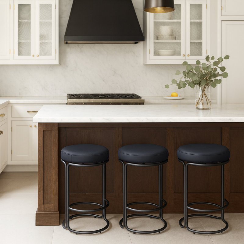 Tabouret de comptoir pivotant 26,5 po Skyelee, Cuir végétalien noir