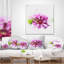 Fleur mauve avec feuilles vertes - coussin à imprimé floral-30745132-30745136
