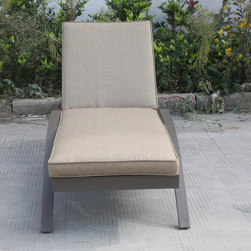 Chaise longue d'extérieur en métal Torkelson