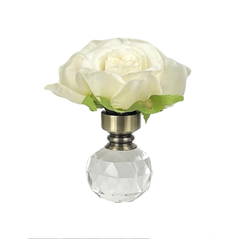 Roses dans un vase, Ivoire
